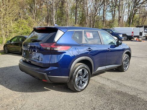 Certified 2024 Nissan Rogue SV image 7