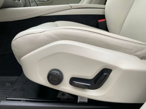Certified 2024 Volvo XC90 B6 Plus AWD/4WD image 13
