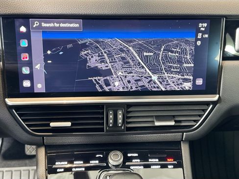 Used 2022 Porsche Cayenne Platinum Edition image 16