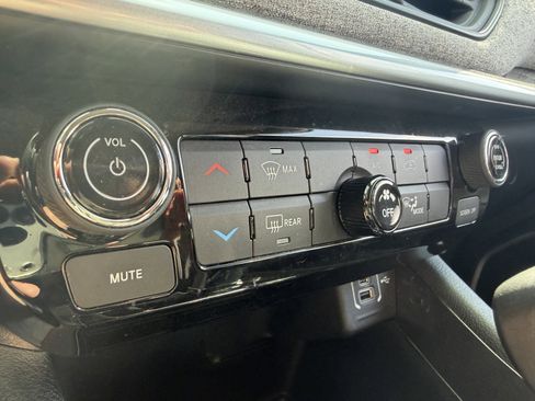 Used 2022 Jeep Compass Latitude AWD/4WD image 36