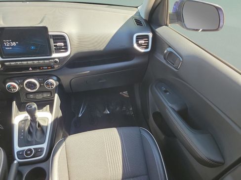 Certified 2023 Hyundai Venue Limited w/ Cargo Package image 12