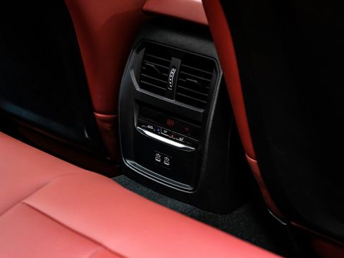 Used 2025 BMW 330i xDrive Sedan w/ Convenience Package image 41