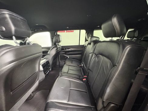 Used 2023 Jeep Wagoneer L Series II RWD image 40