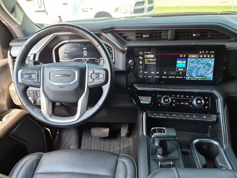 Used 2024 GMC Sierra 1500 Denali w/ Denali Reserve Package AWD/4WD image 32
