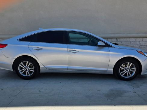 Used 2017 Hyundai Sonata SE image 2