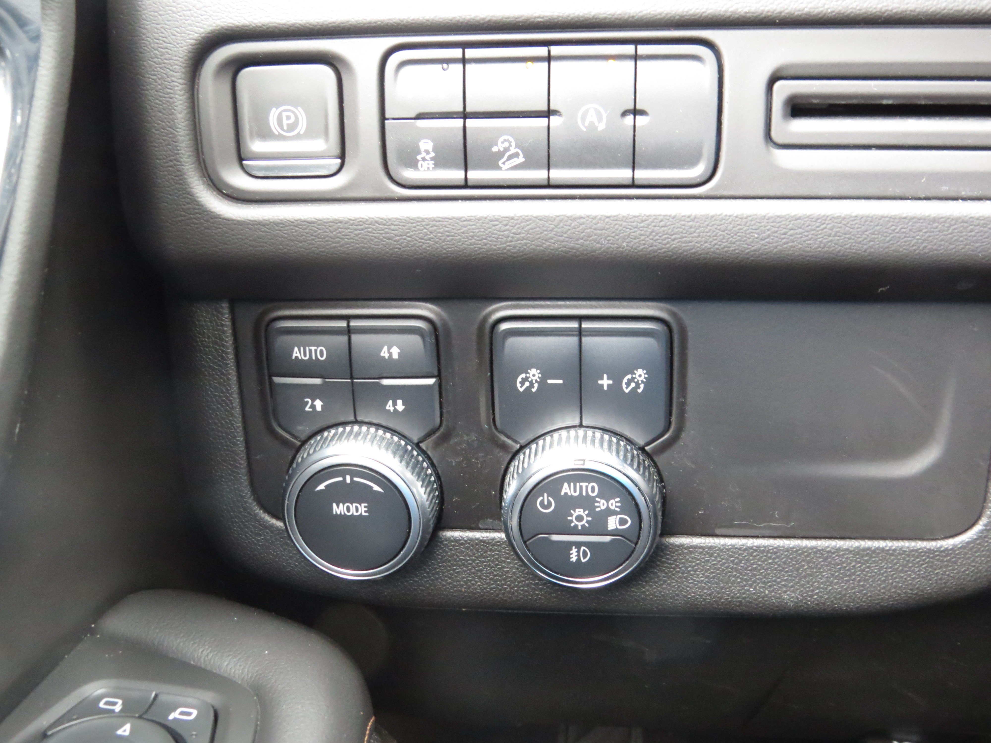 Used 2023 GMC Yukon AT4 AWD/4WD image 25