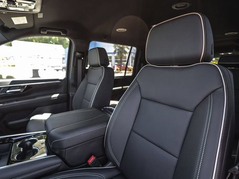 New 2026 Chevrolet Suburban Premier w/ LPO, Illumination Package AWD/4WD image 20