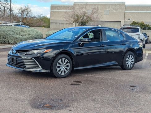 Used 2024 Toyota Camry LE image 3