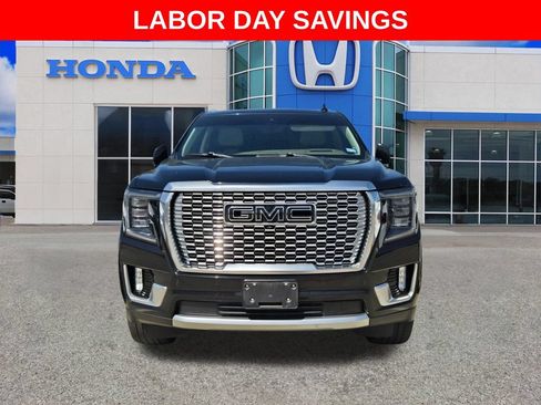 Used 2021 GMC Yukon XL Denali w/ Denali Premium Package AWD/4WD image 16