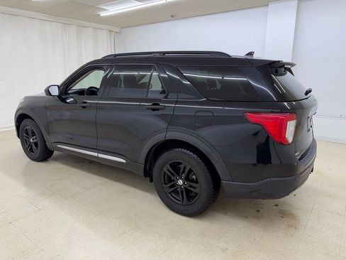 Used 2020 Ford Explorer XLT w/ Equipment Group 202A AWD/4WD image 3