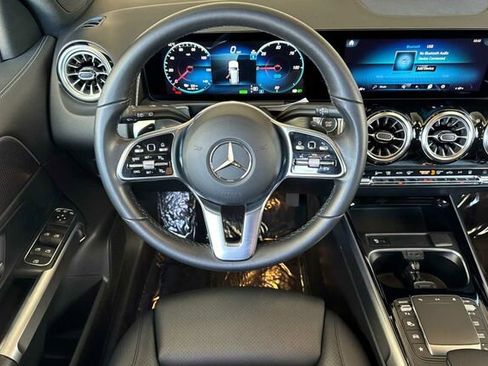 Used 2023 Mercedes-Benz EQB 300 4MATIC image 17