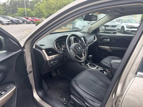 Used 2017 Jeep Cherokee Latitude FWD image 4