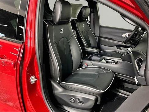 New 2027 Chrysler Pacifica Limited AWD/4WD image 12