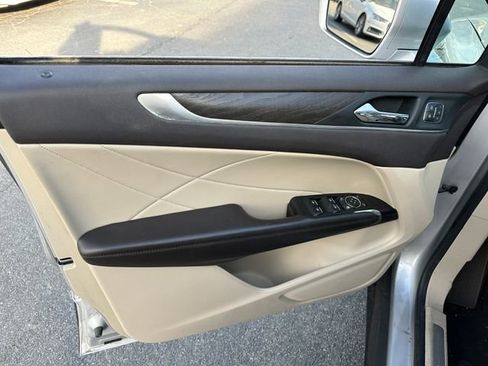 Used 2019 Lincoln MKC Reserve image 11