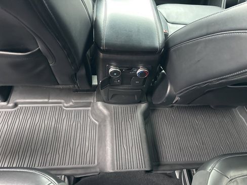 Used 2022 Ford Explorer XLT w/ Equipment Group 202A image 15