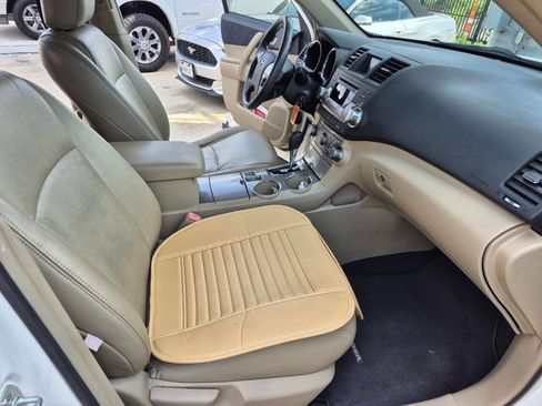 Used 2012 Toyota Highlander FWD image 16