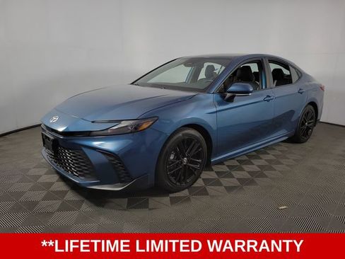 Used 2025 Toyota Camry SE FWD image 3