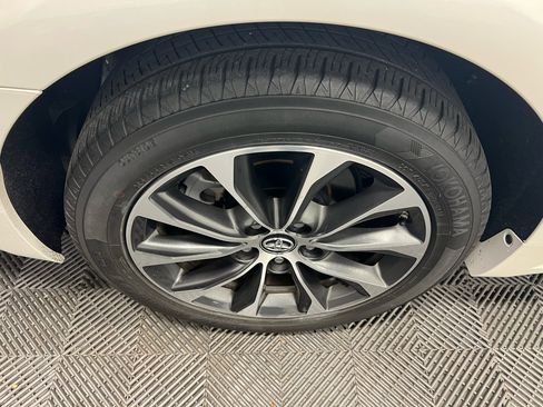 Used 2017 Toyota Avalon XLE Premium image 38