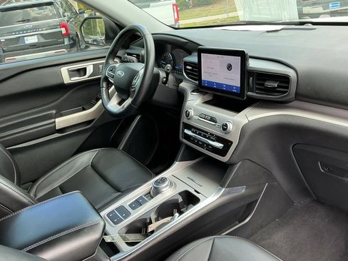 Used 2023 Ford Explorer XLT w/ Equipment Group 202A RWD image 13