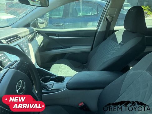 Used 2020 Toyota Camry LE FWD image 5