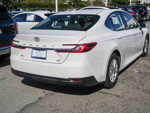 Used 2025 Toyota Camry LE image 7
