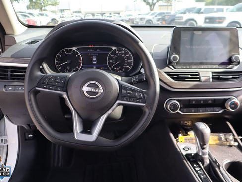 Used 2025 Nissan Altima 2.5 SV FWD image 17