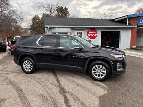 Used 2022 Chevrolet Traverse LS image 2