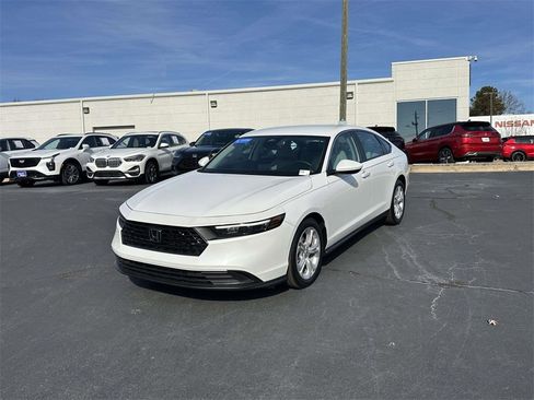 Certified 2025 Honda Accord LX image 3