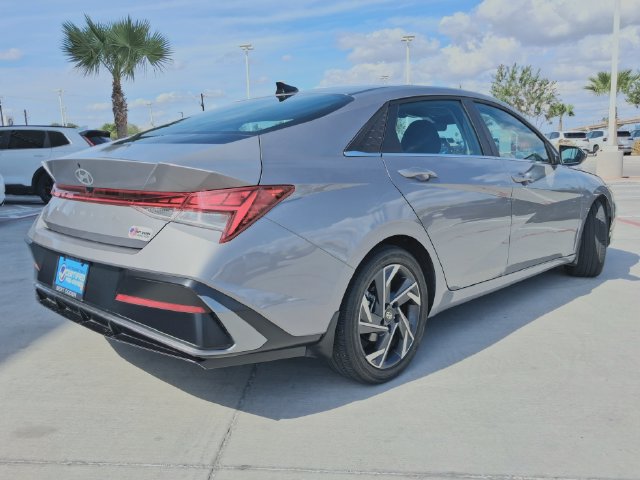Used 2025 Hyundai Elantra SEL FWD image 7