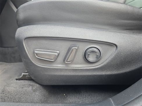 Used 2021 Toyota Highlander XLE image 17