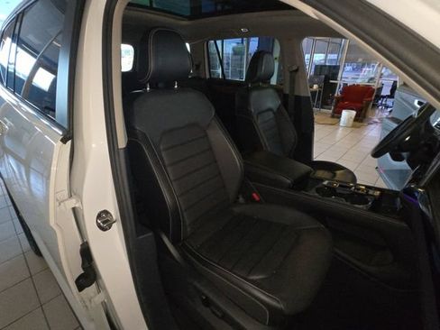 Used 2024 Volkswagen Atlas SEL AWD/4WD image 26