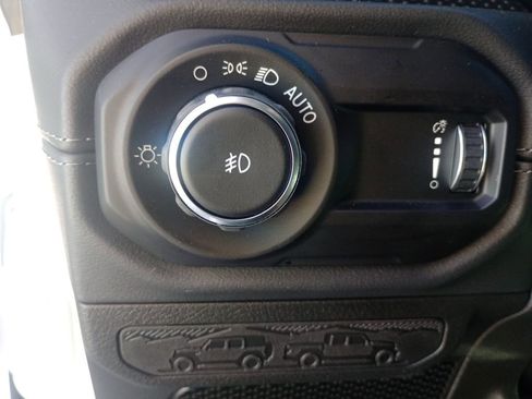 Used 2025 Jeep Wrangler Unlimited Rubicon image 28