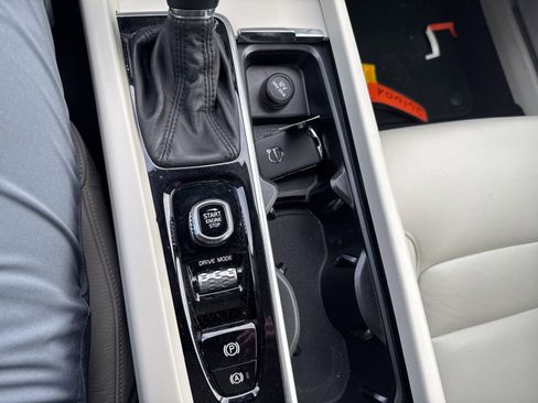 Used 2020 Volvo S60 T5 Momentum image 21