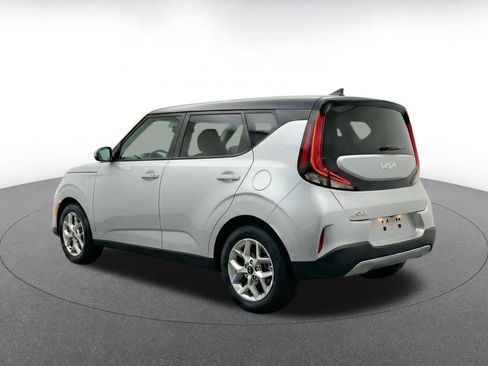 Used 2025 Kia Soul LX w/ LX Technology Package FWD image 7