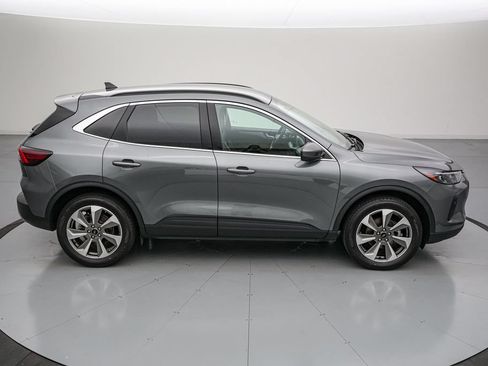Certified 2025 Ford Escape Platinum AWD/4WD image 3