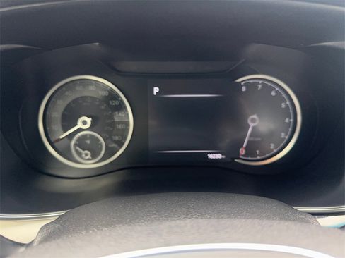 Used 2025 Genesis G70 2.5T image 60