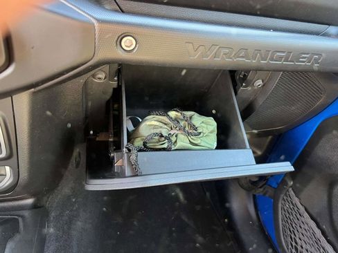 Used 2022 Jeep Wrangler Unlimited Rubicon 4xe w/ Steel Bumper Group AWD/4WD image 35