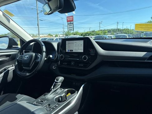 Used 2023 Toyota Highlander XLE AWD/4WD image 26