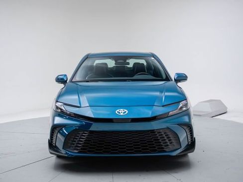 Used 2025 Toyota Camry SE image 8