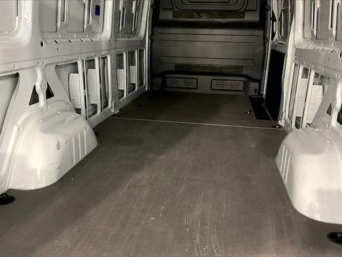 Used 2025 Mercedes-Benz Sprinter 2500 image 8