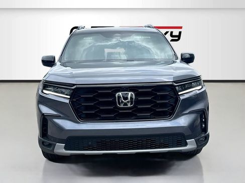 Used 2025 Honda Pilot Black Edition image 2