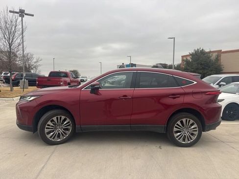 Used 2024 Toyota Venza Limited image 5