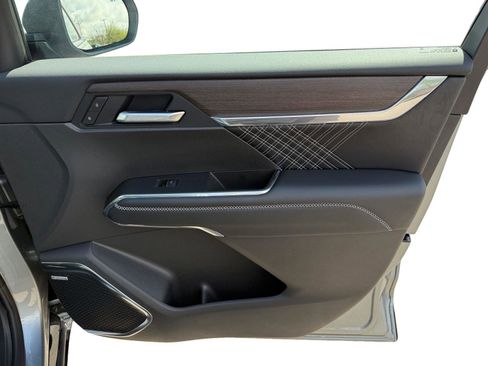 Used 2026 GMC Acadia Denali w/ Super Cruise Package image 28