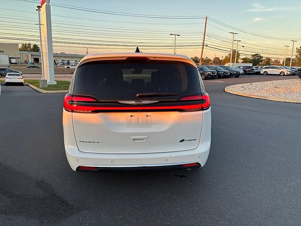 Used 2023 Chrysler Pacifica Touring-L FWD image 12