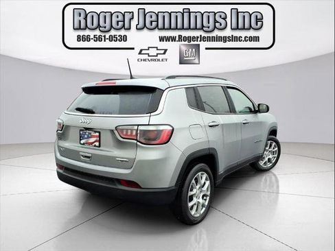 Used 2022 Jeep Compass Latitude image 4