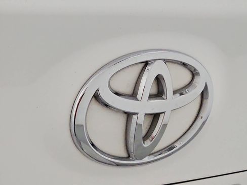 Used 2022 Toyota Camry LE FWD image 11