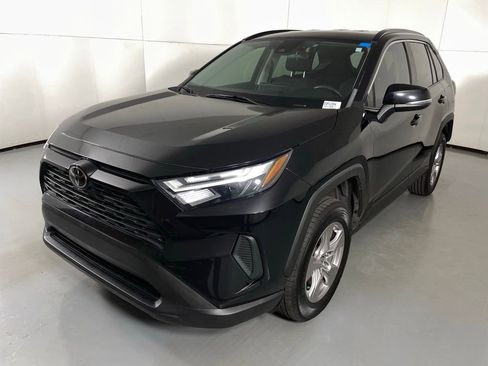 Used 2023 Toyota RAV4 XLE image 4
