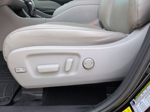 Used 2019 Toyota Highlander Limited Platinum FWD image 19