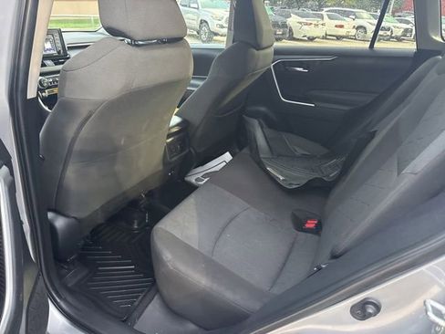 Used 2022 Toyota RAV4 XLE AWD/4WD image 8