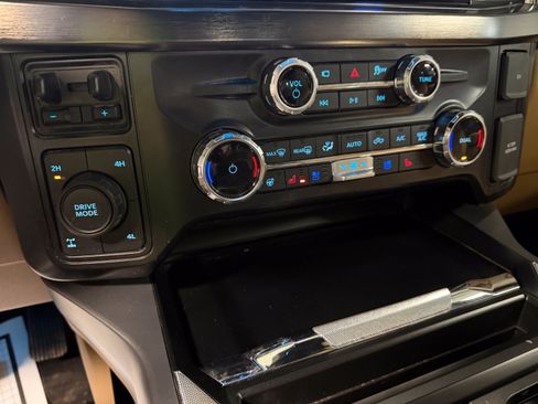 Used 2025 Ford F250 Lariat AWD/4WD image 12
